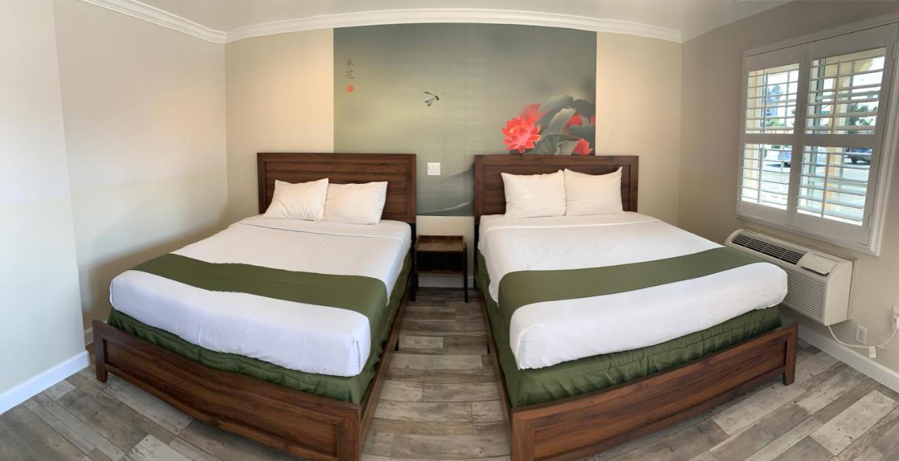 Escondido Inn Екстер'єр фото