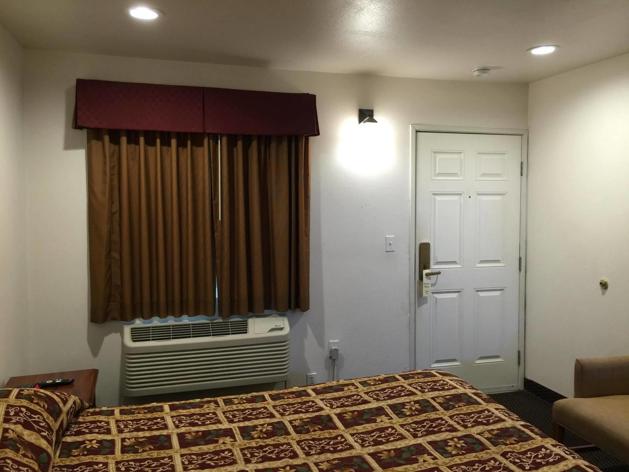 Escondido Inn Екстер'єр фото