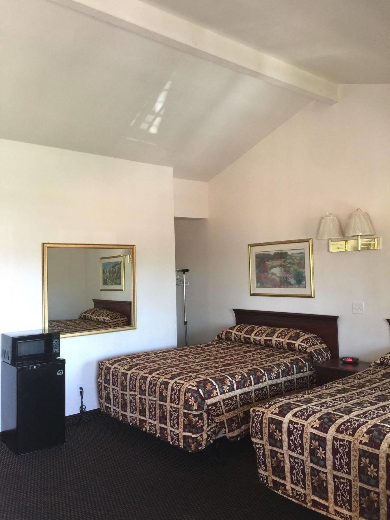 Escondido Inn Екстер'єр фото
