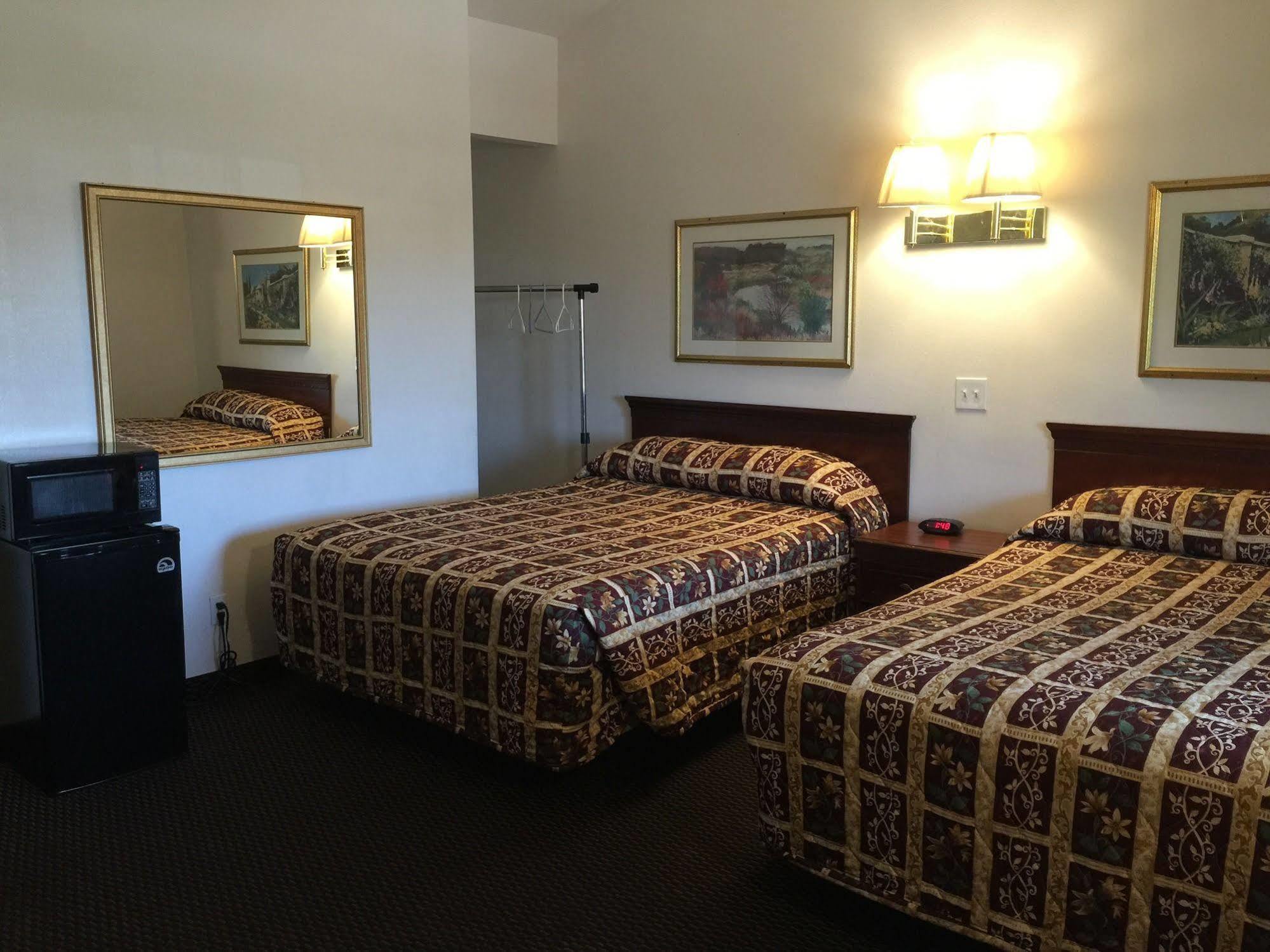 Escondido Inn Екстер'єр фото